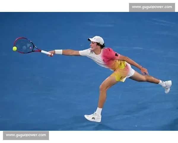 剃光头赴约,献冠军给妈!19 岁丰塞卡书写巴西网球新篇 剃光头赴约,献冠军给妈!19 岁丰塞卡书写巴西网球新篇