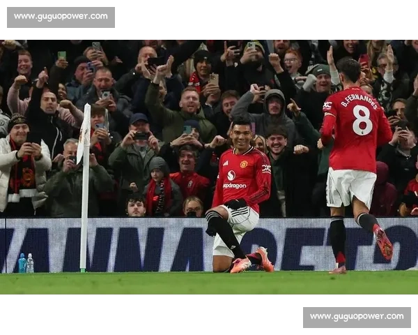 弧顶破网！库尼亚老特拉福德首球点燃曼联三连胜