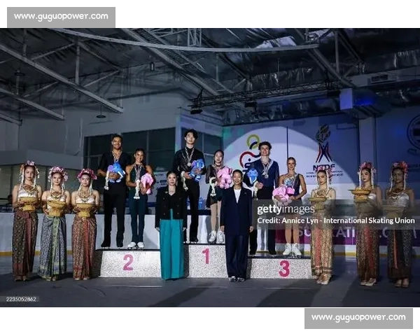 中俄花滑高手齐齐哈尔竞技 郭蕊 张益文摘双人滑桂冠 中俄花滑高手齐齐哈尔竞技 郭蕊 张益文摘双人滑桂冠